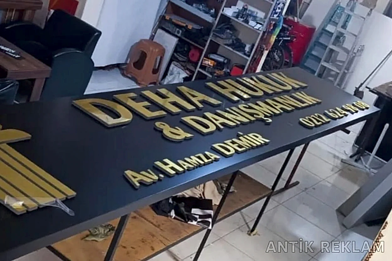 Dena Home ahşap kutu harf alikor boyamalı iç mekan tabela atelier üretim