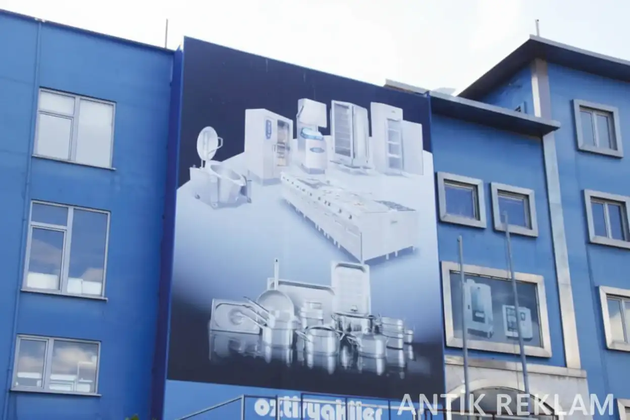 Vinil baskı Ozti Qualites bina cephe müral görünümü