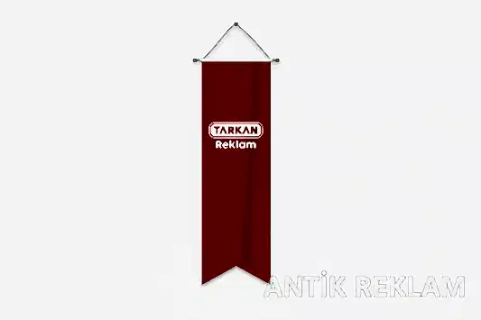Kırlanğıç bayrak flama kırmızı zemin beyaz yazı Tarkan Reklam saten iç mekan uygulaması